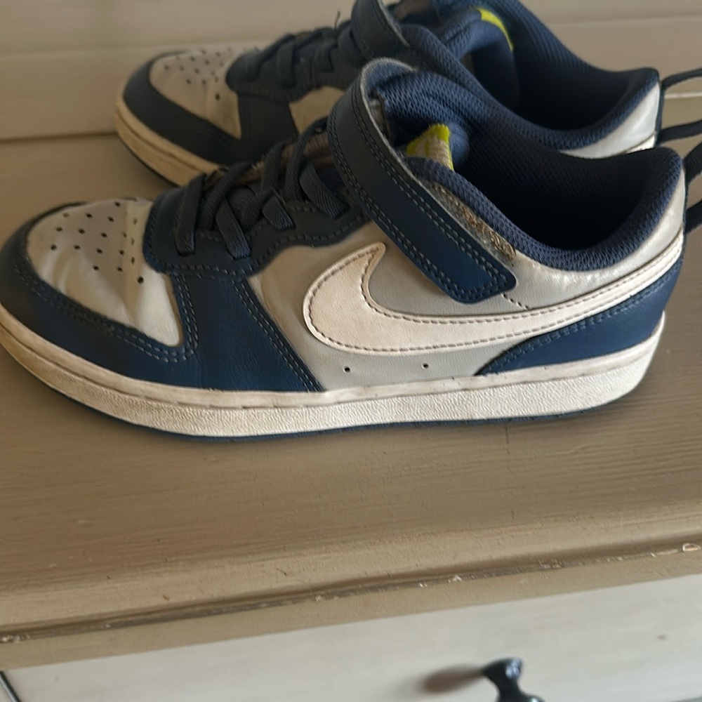 Kids Nike Velcro close